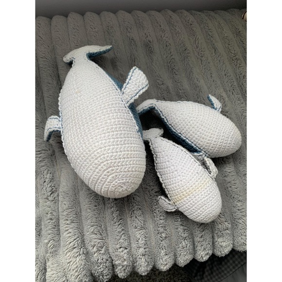 Hand Crocheted 3 Blue Grey Whales Momma Babies Nautical Nursery Marine Fish - Picture 10 of 10